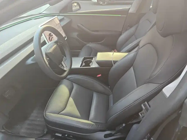 Tesla Model 3 — Фото автомобиля 11
