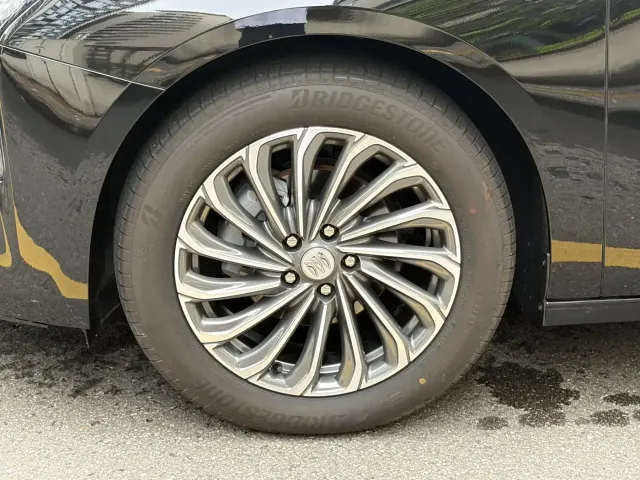 Buick LaCrosse — Фото автомобиля 5