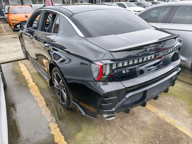 Lynk & Co 03 — Фото автомобиля 15