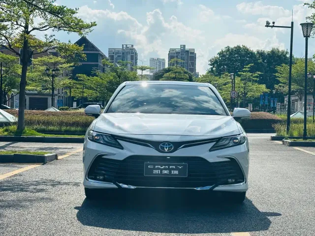Toyota Camry — Фото автомобиля 2