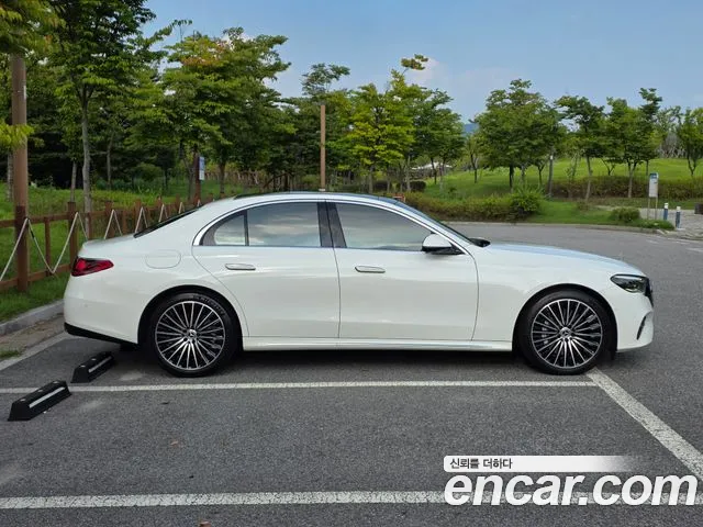 Mercedes-Benz E-Class — Фото автомобиля 3
