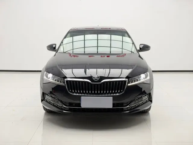 Skoda Superb — Фото автомобиля 2