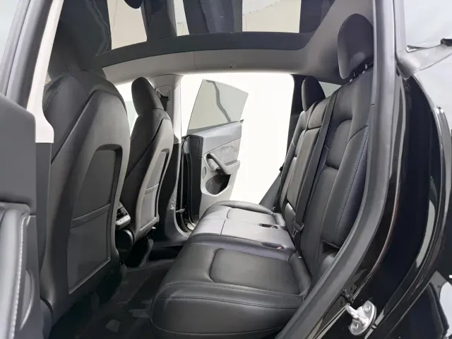 Tesla Model Y — Фото автомобиля 8