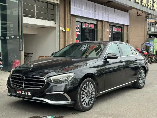 Фотография автомобиля — Mercedes-Benz E-Class