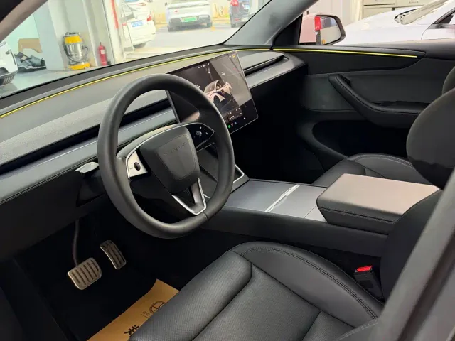 Tesla Model Y — Фото автомобиля 6