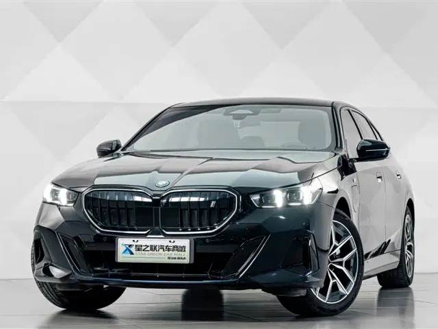 BMW i5 — Фото автомобиля 2