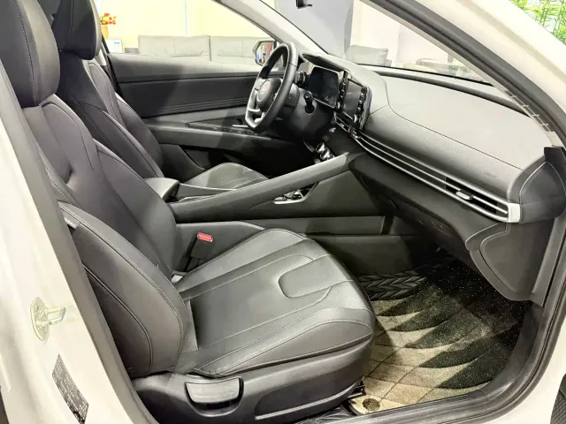 Hyundai Elantra — Фото автомобиля 10