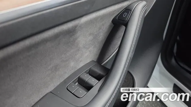 Tesla Model Y — Фото автомобиля 29