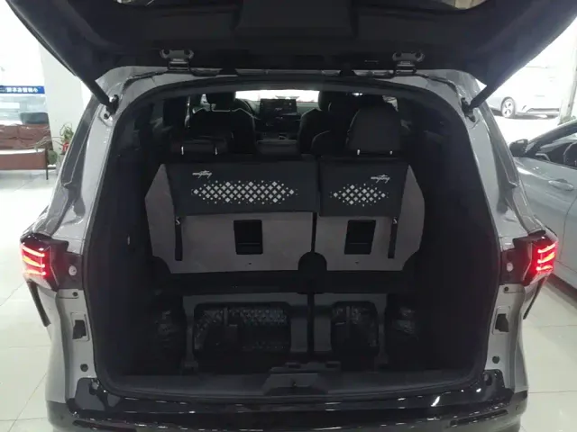 Toyota Sienna — Фото автомобиля 18