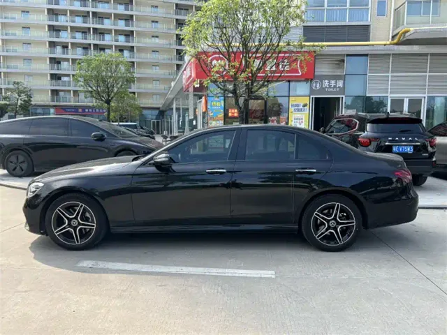 Mercedes-Benz E-Class — Фото автомобиля 3