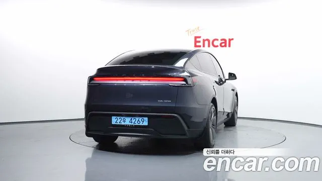 Tesla Model Y — Фото автомобиля 3