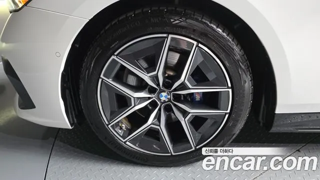 BMW 5-Series — Фото автомобиля 5