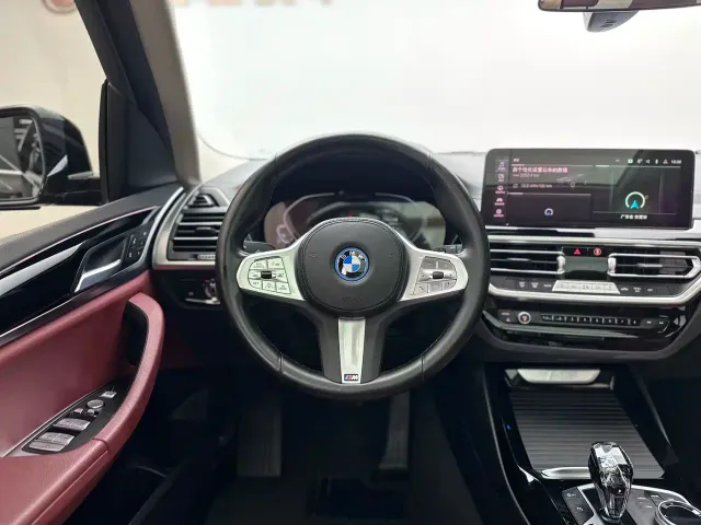 BMW iX3 — Фото автомобиля 10