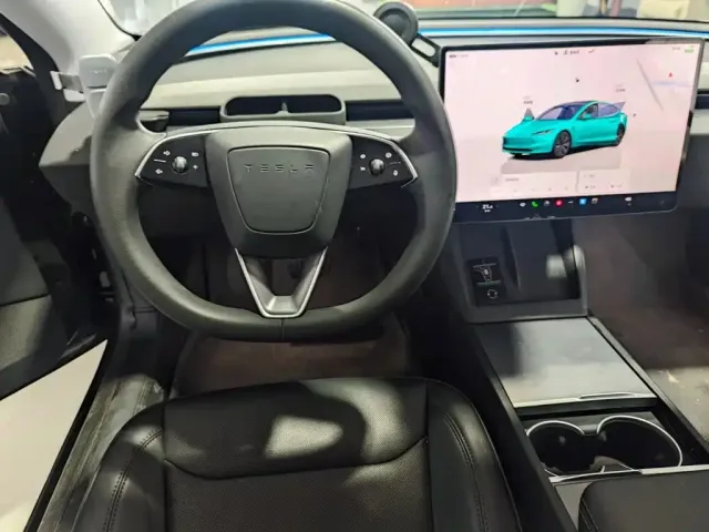 Tesla Model 3 2023 Rear-Wheel Drive — Фото автомобиля 10