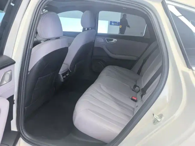 Roewe M7 DMH — Фото автомобиля 11