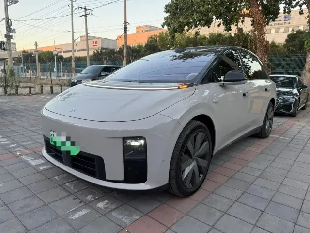 Фотография автомобиля — Li Auto i8