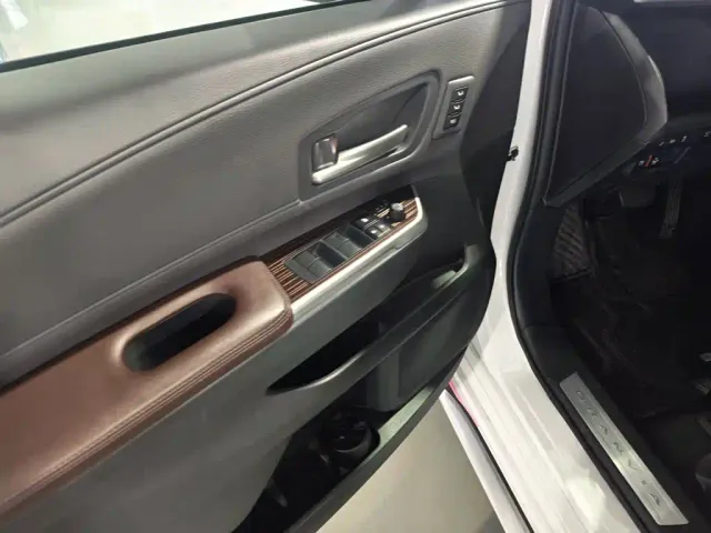 Toyota Granvia — Фото автомобиля 12