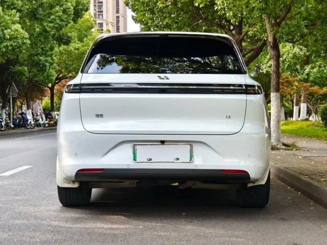 Li Auto L6 — Фото автомобиля 16