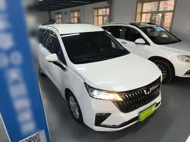 Wuling Jiachen — Фото автомобиля 3