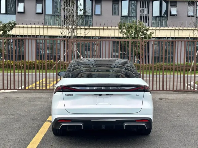 Geely Galaxy L6 — Фото автомобиля 17