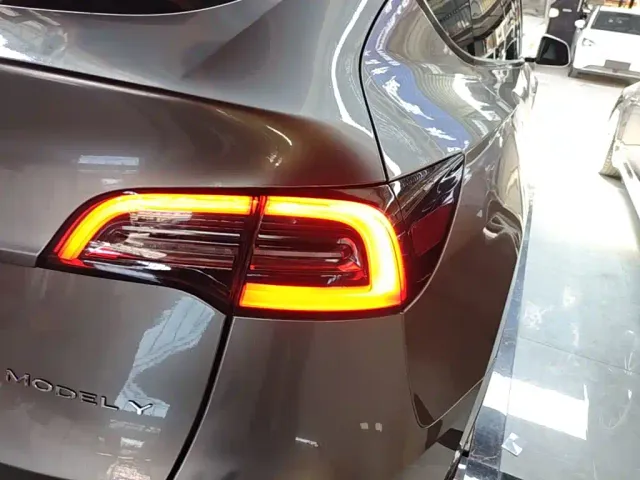 Tesla Model Y — Фото автомобиля 7