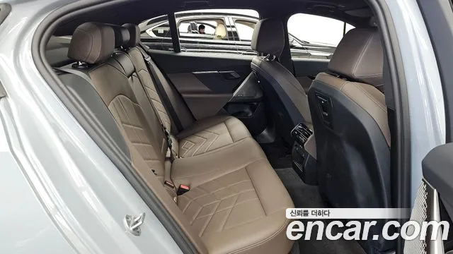 BMW 5 Series G60 — Фото автомобиля 18