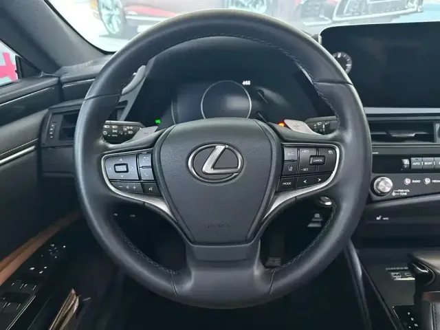 Lexus ES — Фото автомобиля 5