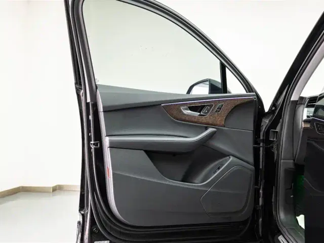 Audi Q7 — Фото автомобиля 10
