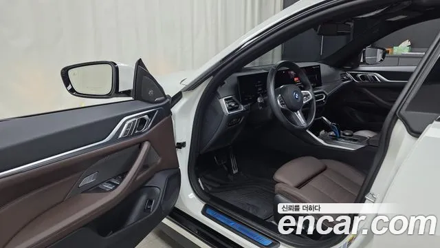 BMW i4 — Фото автомобиля 5