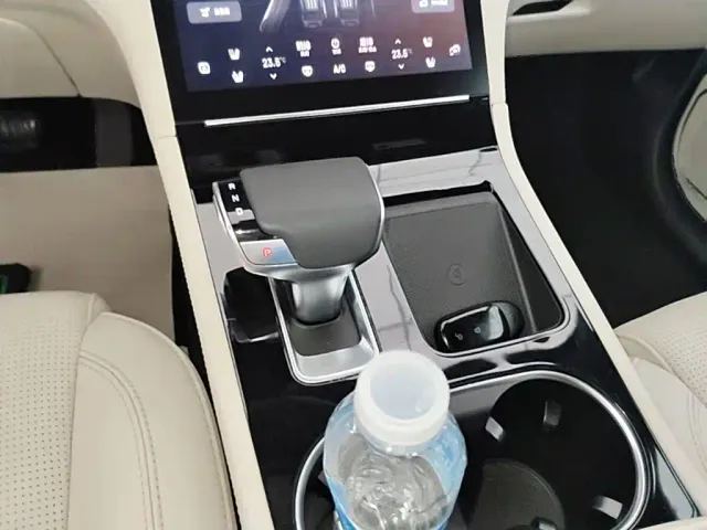 Li Auto ONE — Фото автомобиля 13