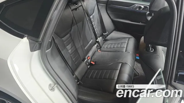BMW i4 — Фото автомобиля 17