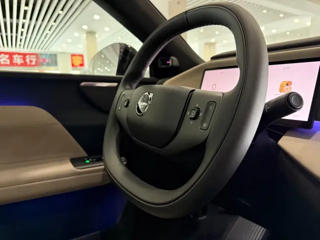 Volvo XC70 Plug-in Hybrid — Фото автомобиля 12