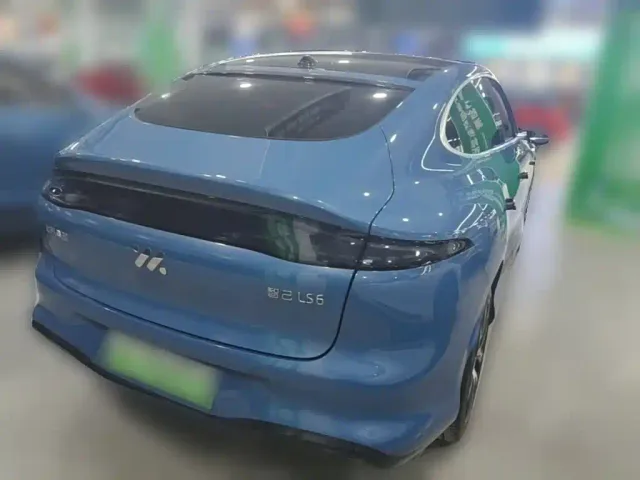 IM Motors LS6 — Фото автомобиля 9