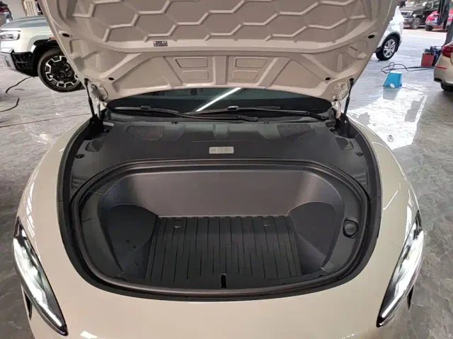 Xiaomi SU7 — Фото автомобиля 19