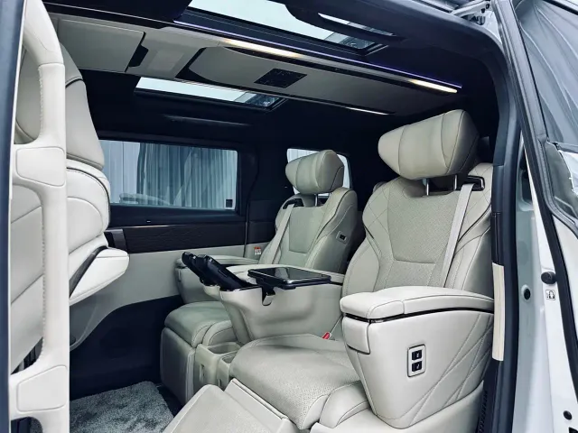 Toyota Alphard — Фото автомобиля 10