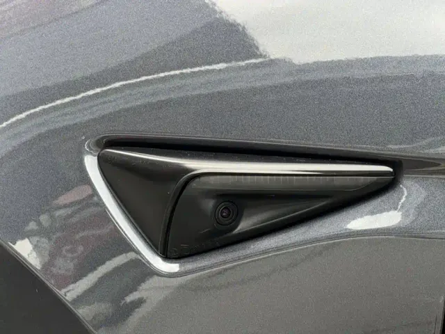 Tesla Model Y — Фото автомобиля 9