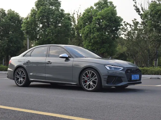 Audi S4 — Фото автомобиля 5