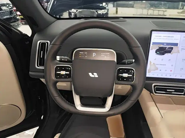 Li Auto L7 — Фото автомобиля 10