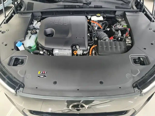 Volvo Volvo XC70 Plug-in Hybrid 2025 Standard — Фото автомобиля 19