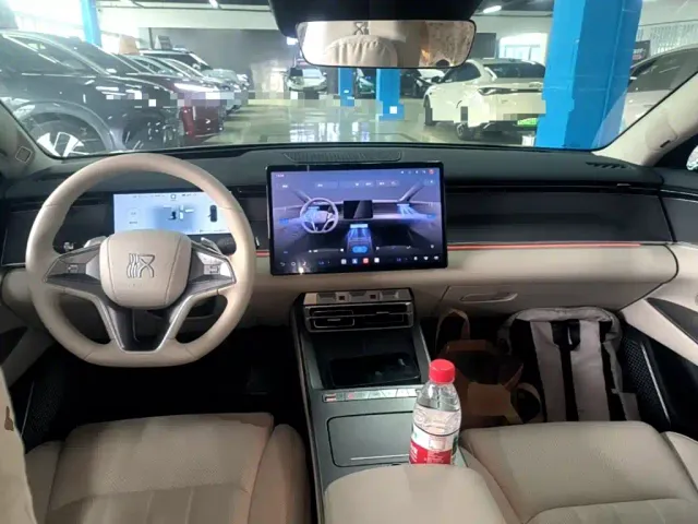 BYD Han L — Фото автомобиля 9