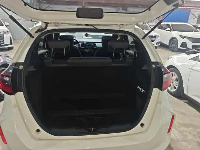 Honda Fit — Фото автомобиля 18