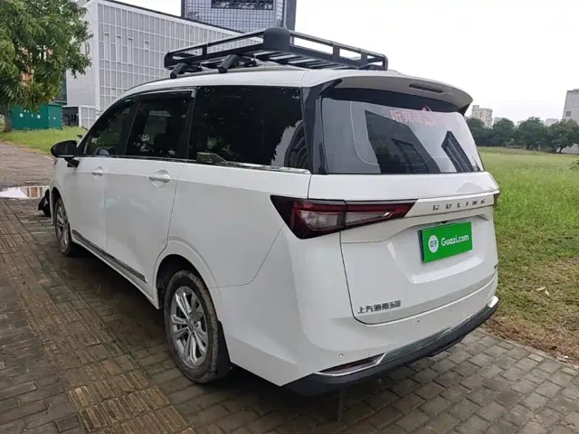 Wuling Jiachen — Фото автомобиля 4
