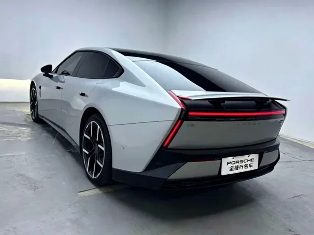 Xpeng P7 — Фото автомобиля 6