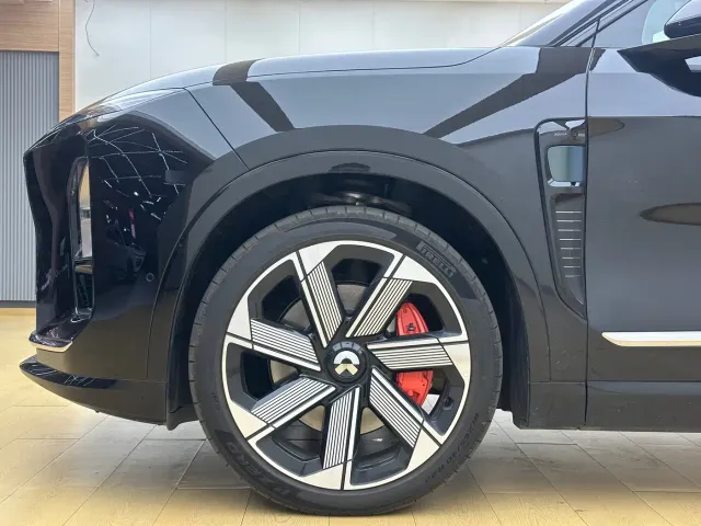 Nio ES8 — Фото автомобиля 16
