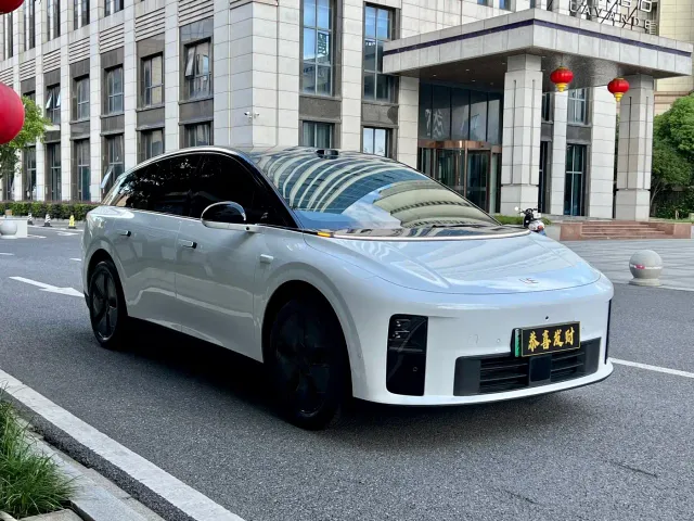 Li Auto i6 — Фото автомобиля 3