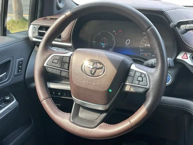 Toyota Sienna — Фото автомобиля 20
