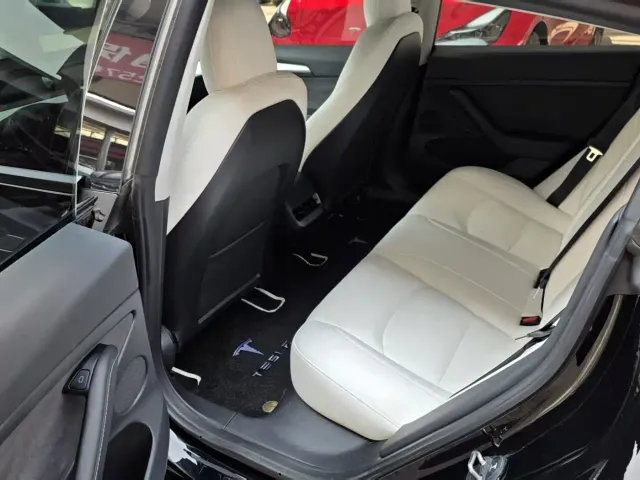 Tesla Model 3 — Фото автомобиля 7