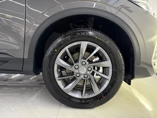 Geely Binyue — Фото автомобиля 9