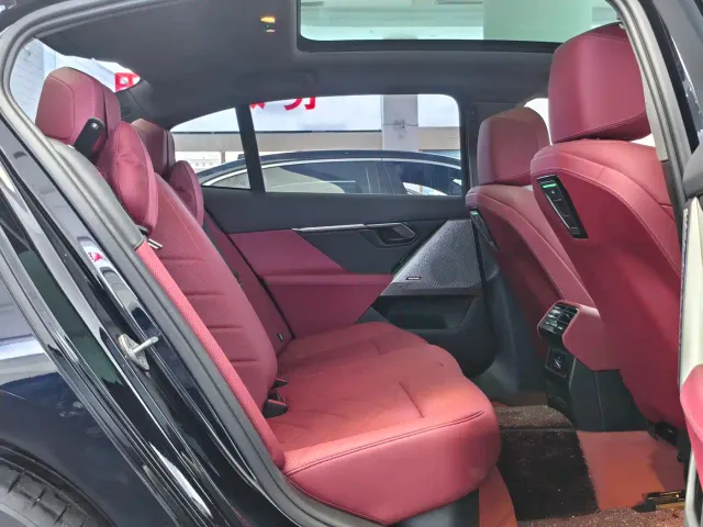 BMW 5 Series — Фото автомобиля 14