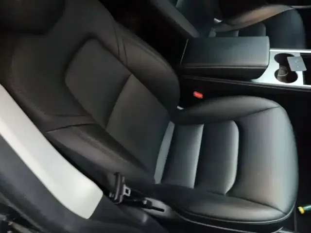 Tesla Model Y — Фото автомобиля 24